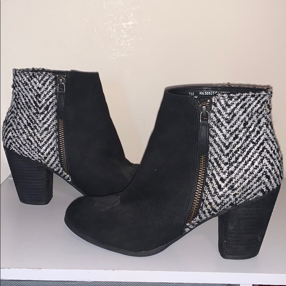BP Nordstrom Women's Trolley Black Leather White Textile Ankle Boots Size 7 - Picture 1 of 5